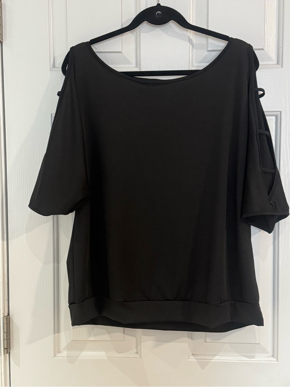 Black Cold-Shoulder Tank Top with Short Sleeves